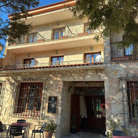 Hotel Restaurante Rio Cuervo Vega del Cadorno Екстер'єр фото