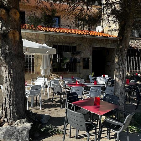 Hotel Restaurante Rio Cuervo Vega del Cadorno Екстер'єр фото