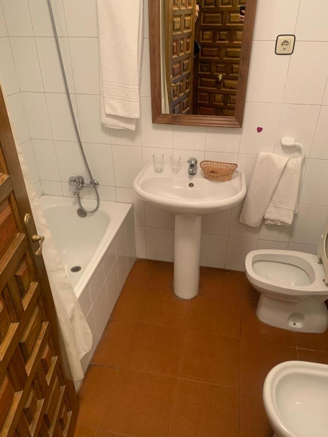 Hotel Restaurante Rio Cuervo Vega del Cadorno Екстер'єр фото