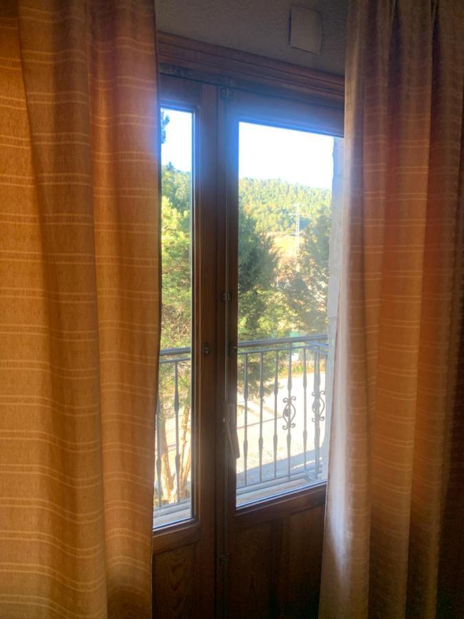 Hotel Restaurante Rio Cuervo Vega del Cadorno Екстер'єр фото