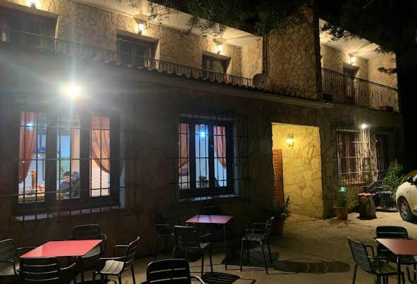 Hotel Restaurante Rio Cuervo Vega del Cadorno Екстер'єр фото