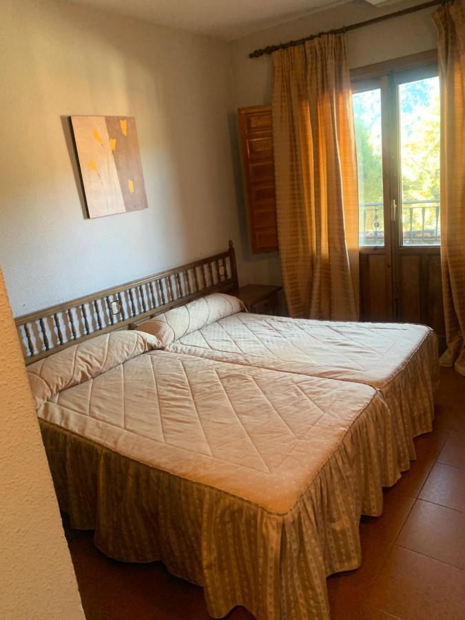 Hotel Restaurante Rio Cuervo Vega del Cadorno Екстер'єр фото