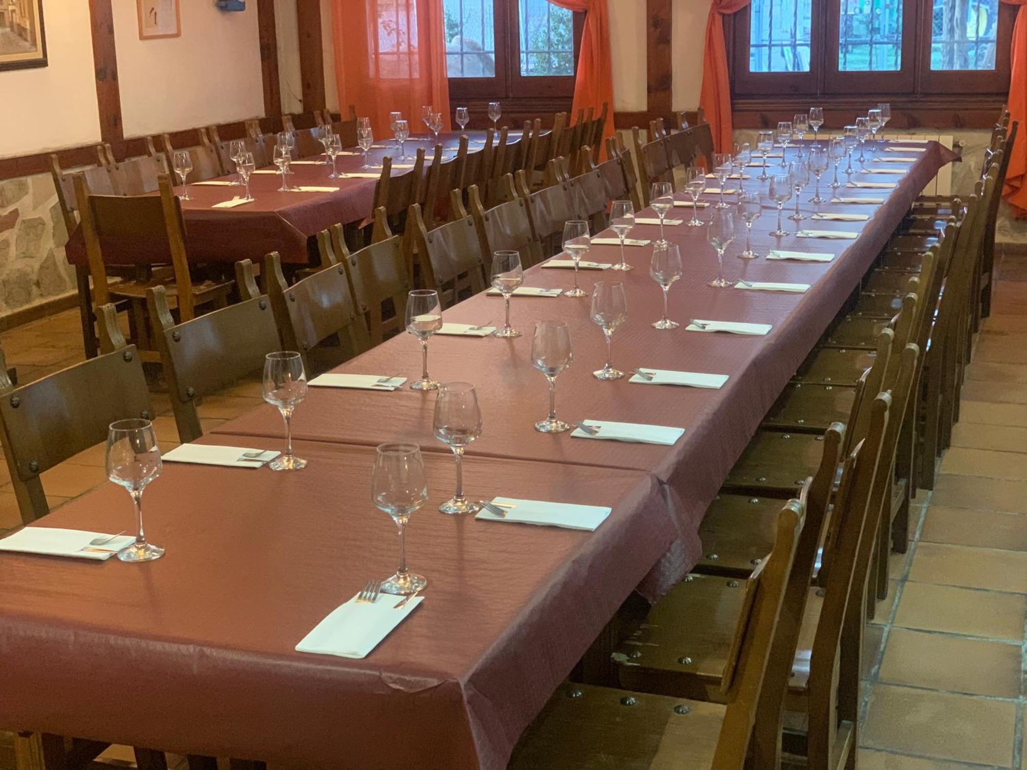 Hotel Restaurante Rio Cuervo Vega del Cadorno Екстер'єр фото