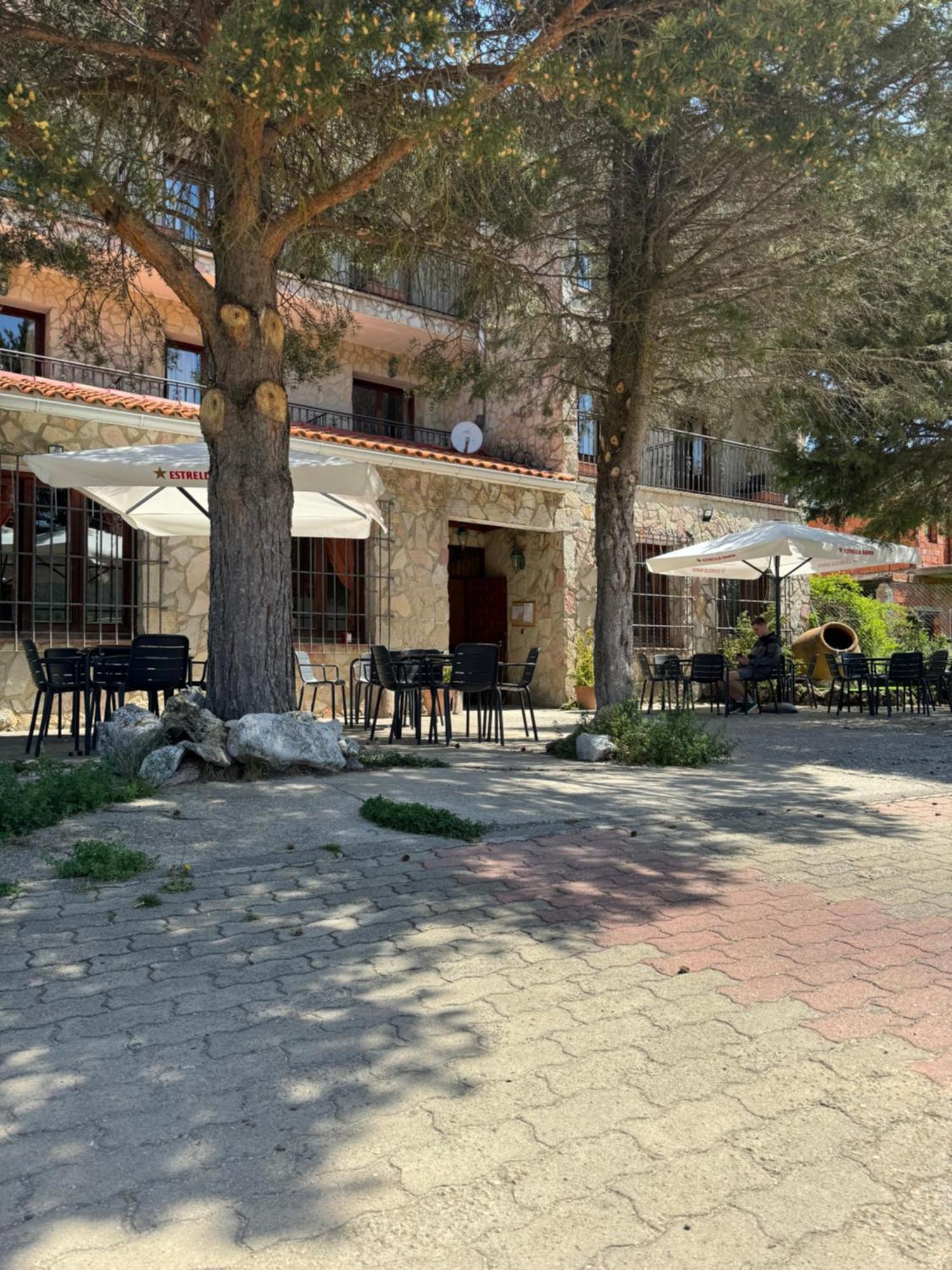 Hotel Restaurante Rio Cuervo Vega del Cadorno Екстер'єр фото