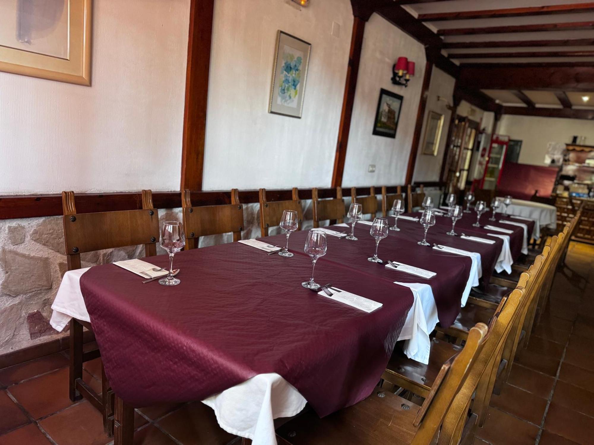 Hotel Restaurante Rio Cuervo Vega del Cadorno Екстер'єр фото