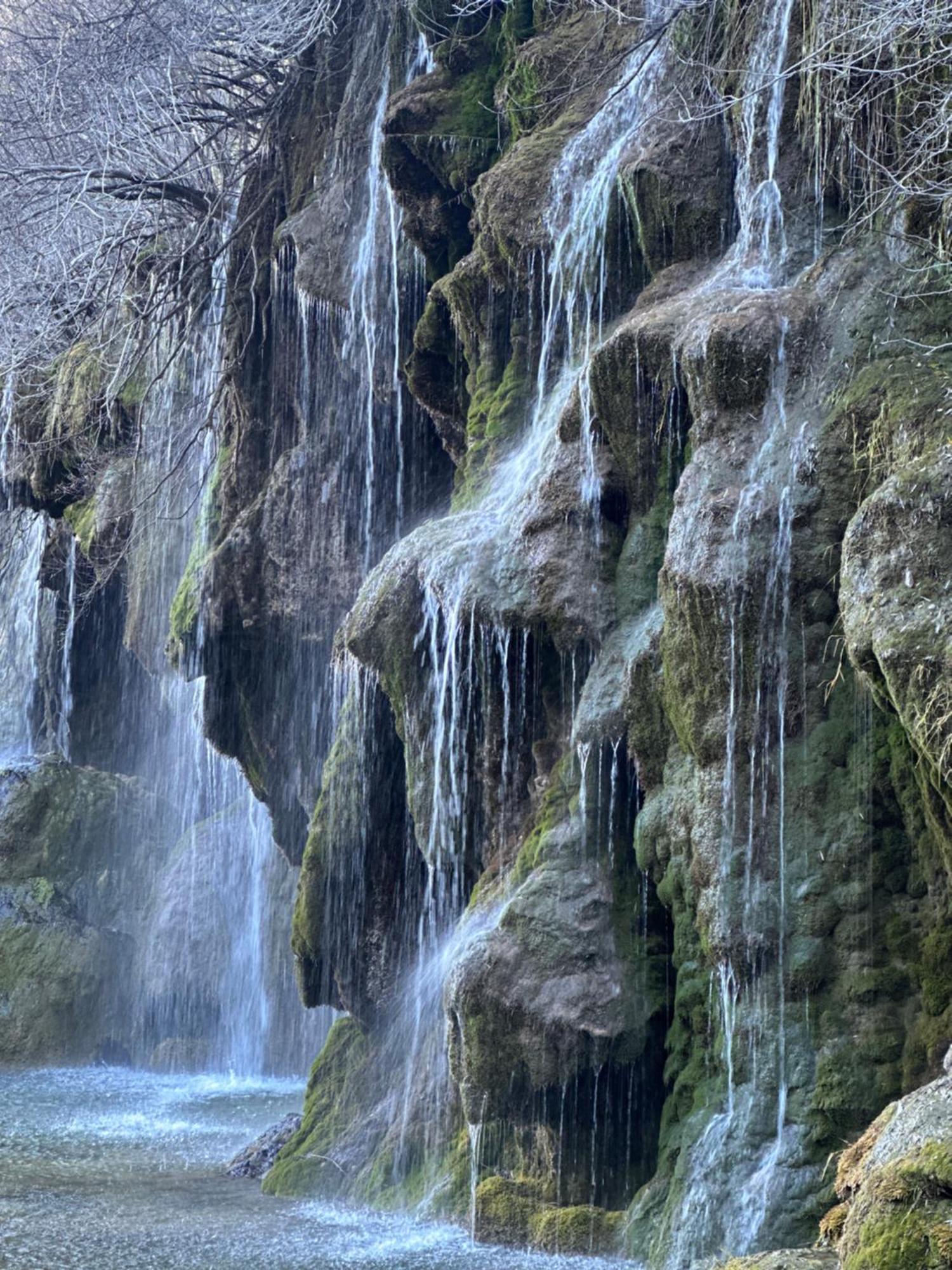 Hotel Restaurante Rio Cuervo Vega del Cadorno Екстер'єр фото