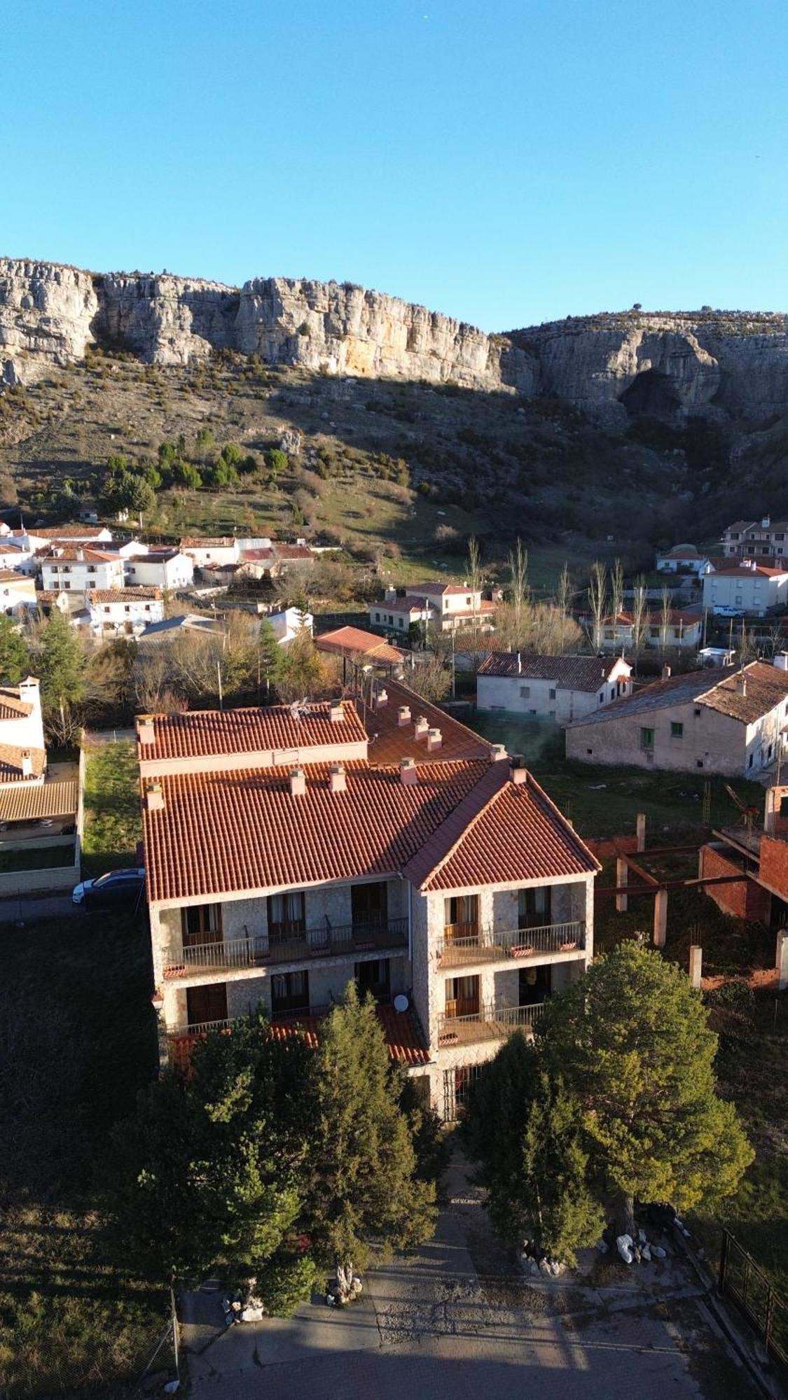 Hotel Restaurante Rio Cuervo Vega del Cadorno Екстер'єр фото