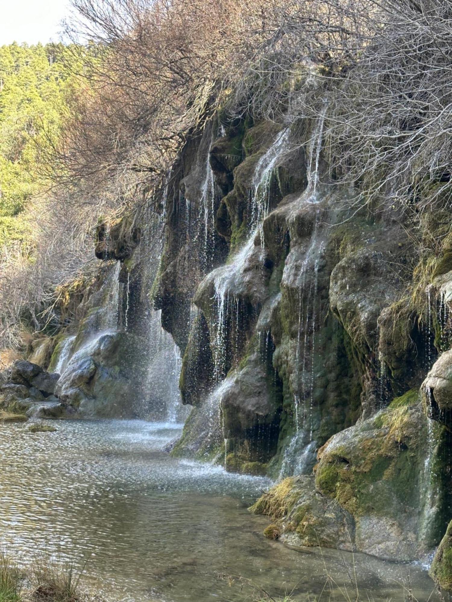 Hotel Restaurante Rio Cuervo Vega del Cadorno Екстер'єр фото