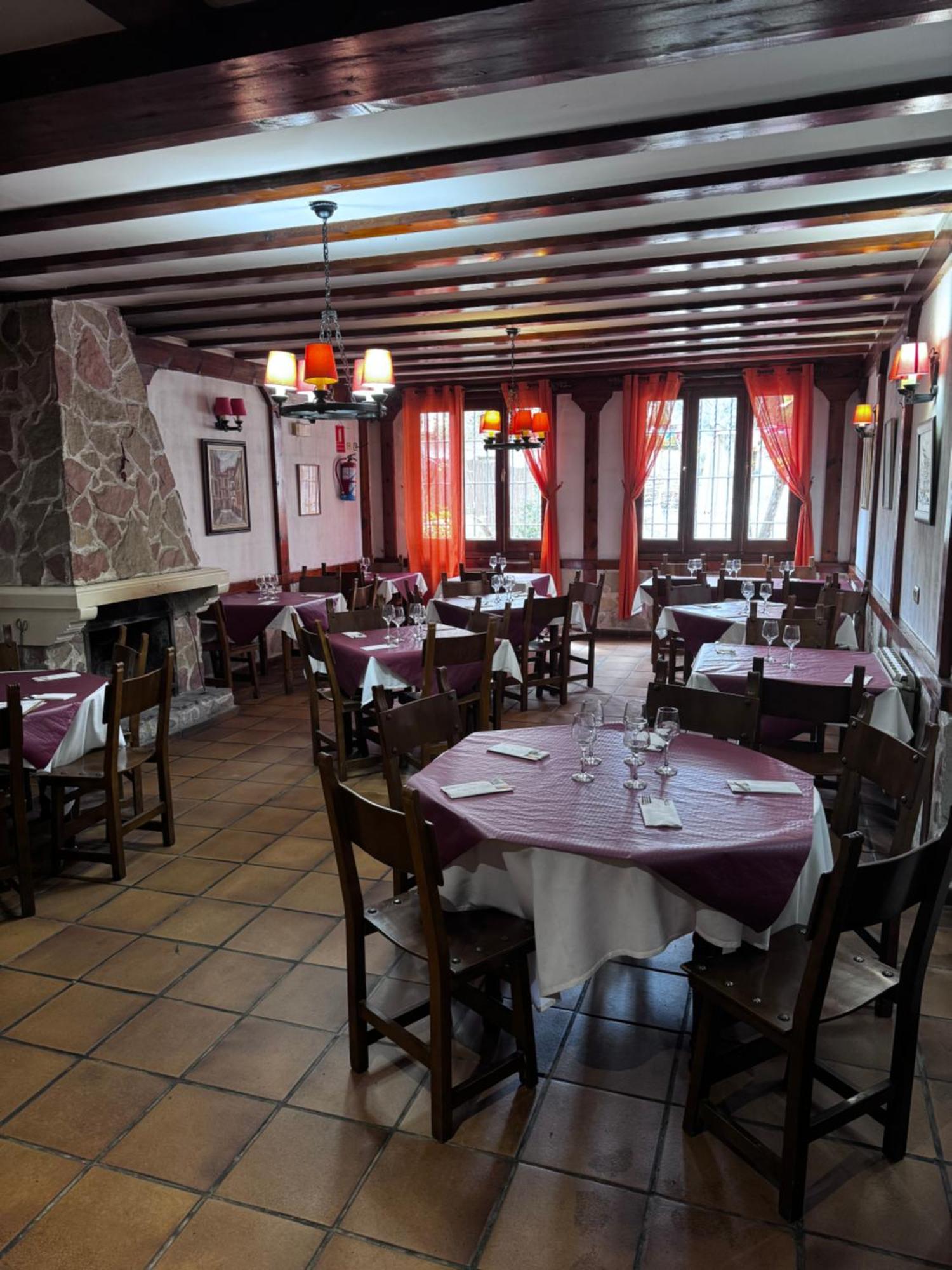 Hotel Restaurante Rio Cuervo Vega del Cadorno Екстер'єр фото
