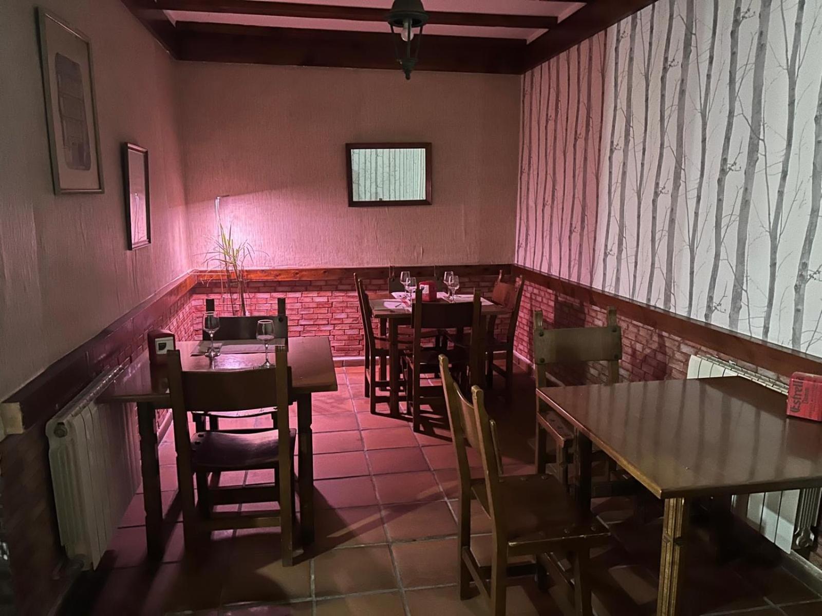Hotel Restaurante Rio Cuervo Vega del Cadorno Екстер'єр фото
